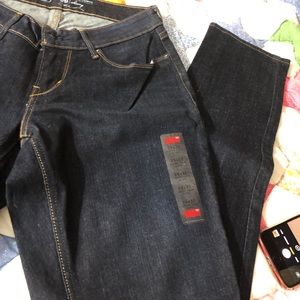 Brand new women’s stretch Levi’s jeans